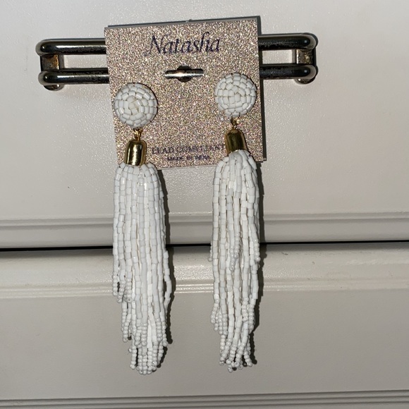 ❤️SOLD❤️Earrings dangling white beaded - Picture 2 of 2